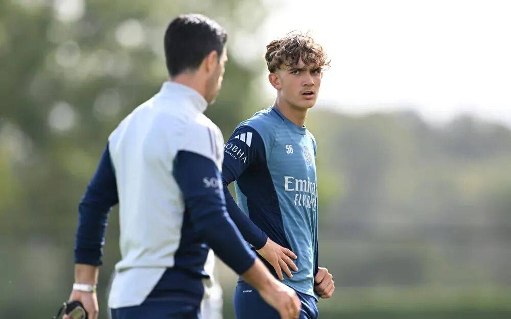 超同龄人, 将马克斯, 随着马杜埃 超同龄人, 将马克斯, 随着马杜埃